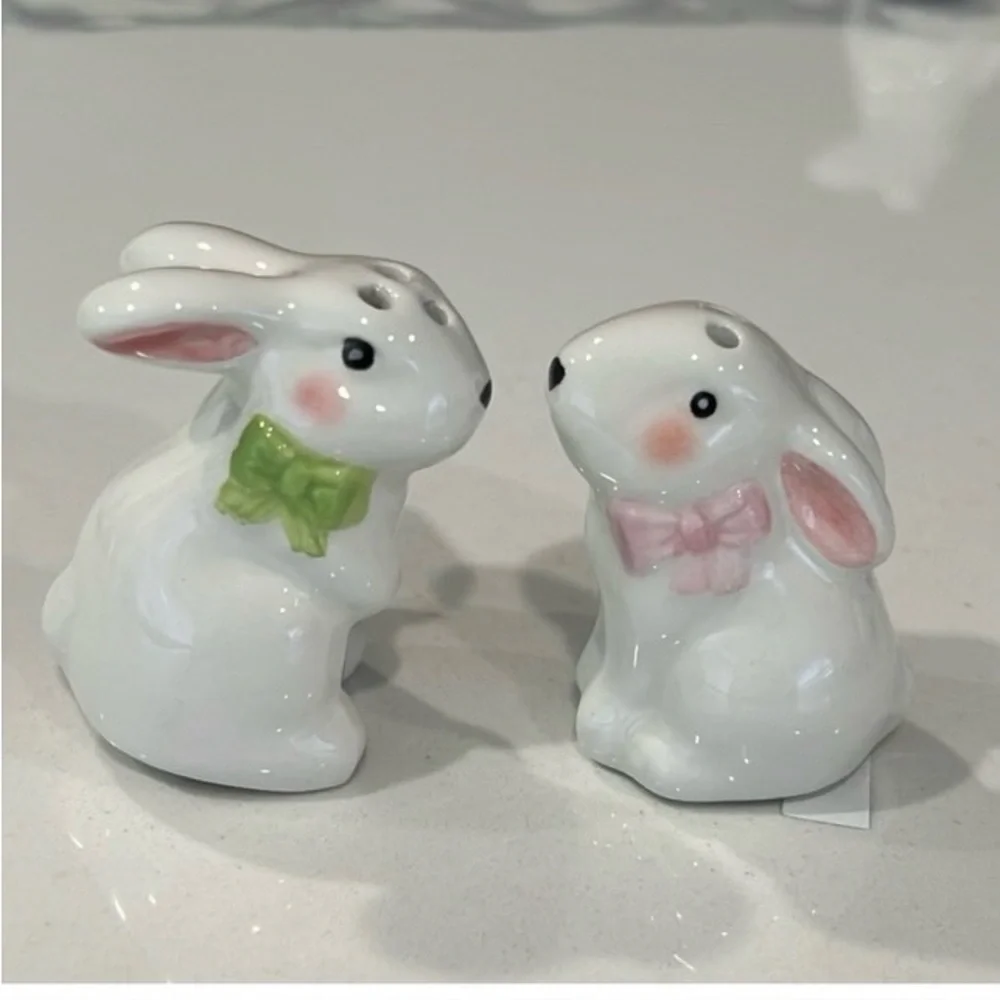 Salt & pepper 🐇 shakers